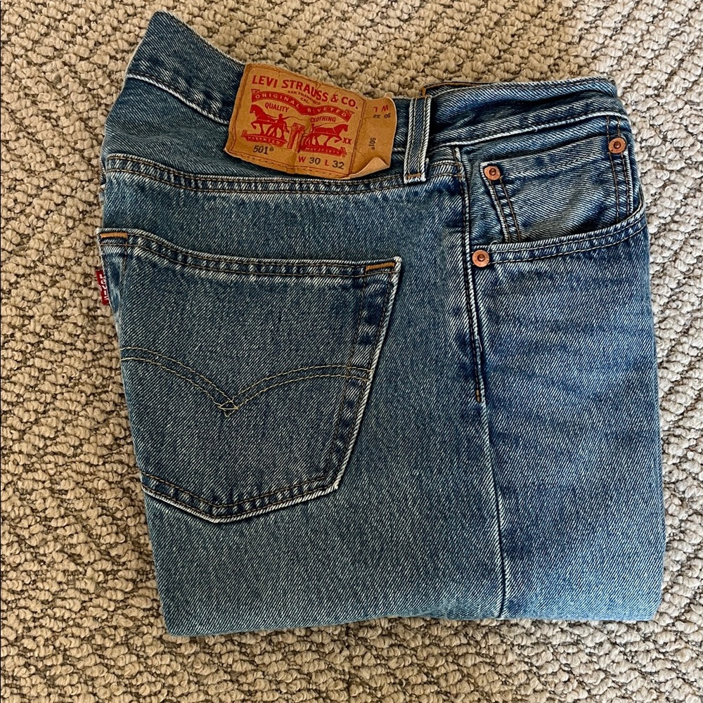 Levi's 501 button fly Straight Men’s Blue Jeans, W30 L32
